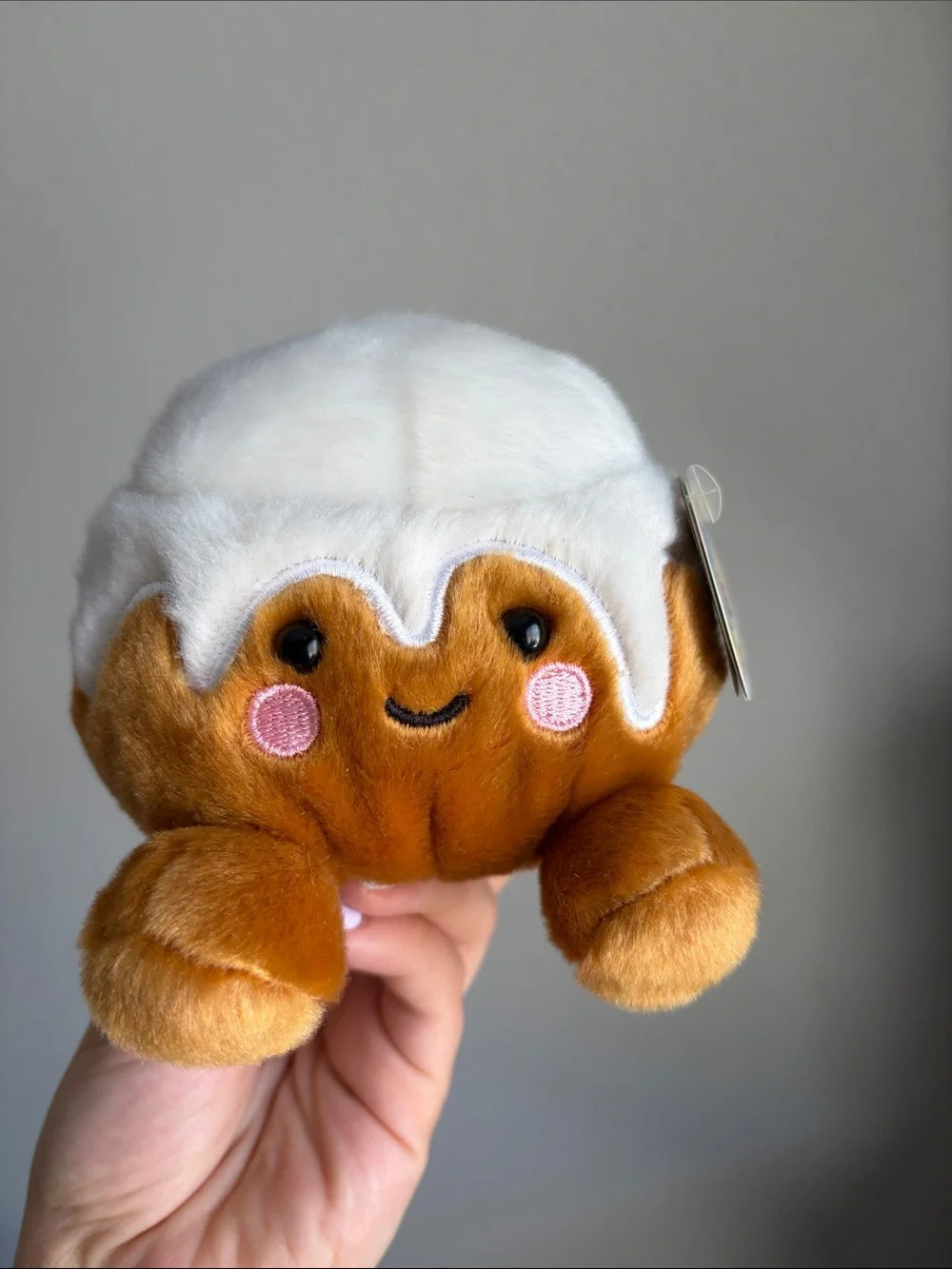 Palm Pals Mini Plush Cinnamon Roll Plush with Icing and Pink Cheeks NWT